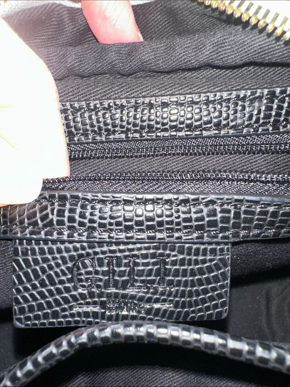 G.I.L.I. Leather Python-Print Crossbody Bag in Gray and Black